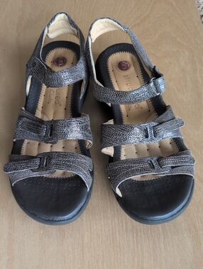 Clearance-closet! Clarks Three Strap Unstructured  Color  Size 7.5  Sandals -